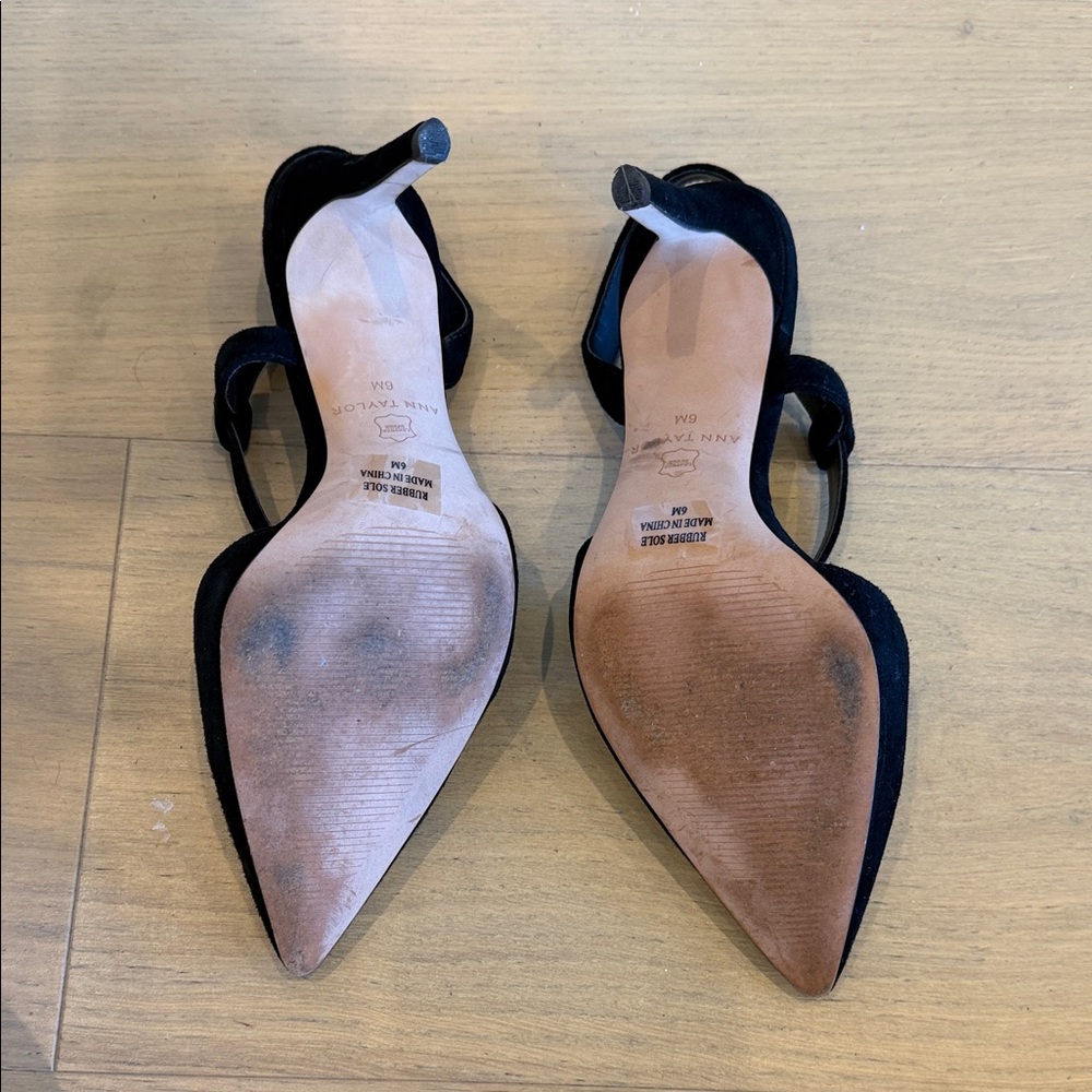Ann Taylor Black Pointed Slingback Heels with Crisscross Straps - Picture 5 of 7